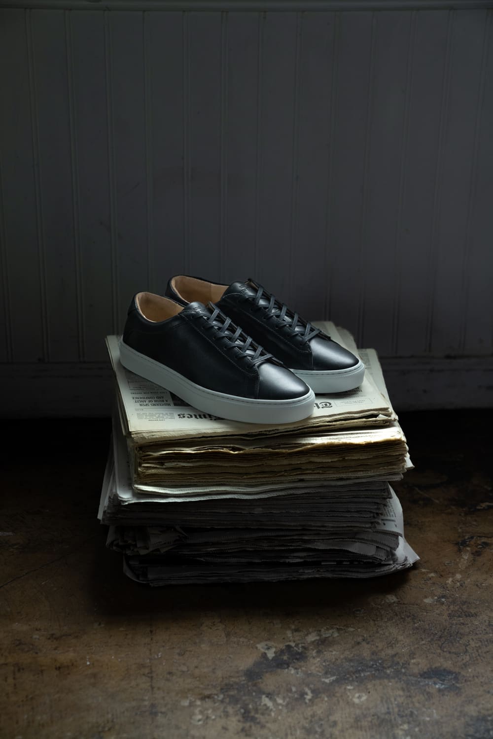 Black Sneakers vs White Sneakers: What’s Trending For Men Right Now