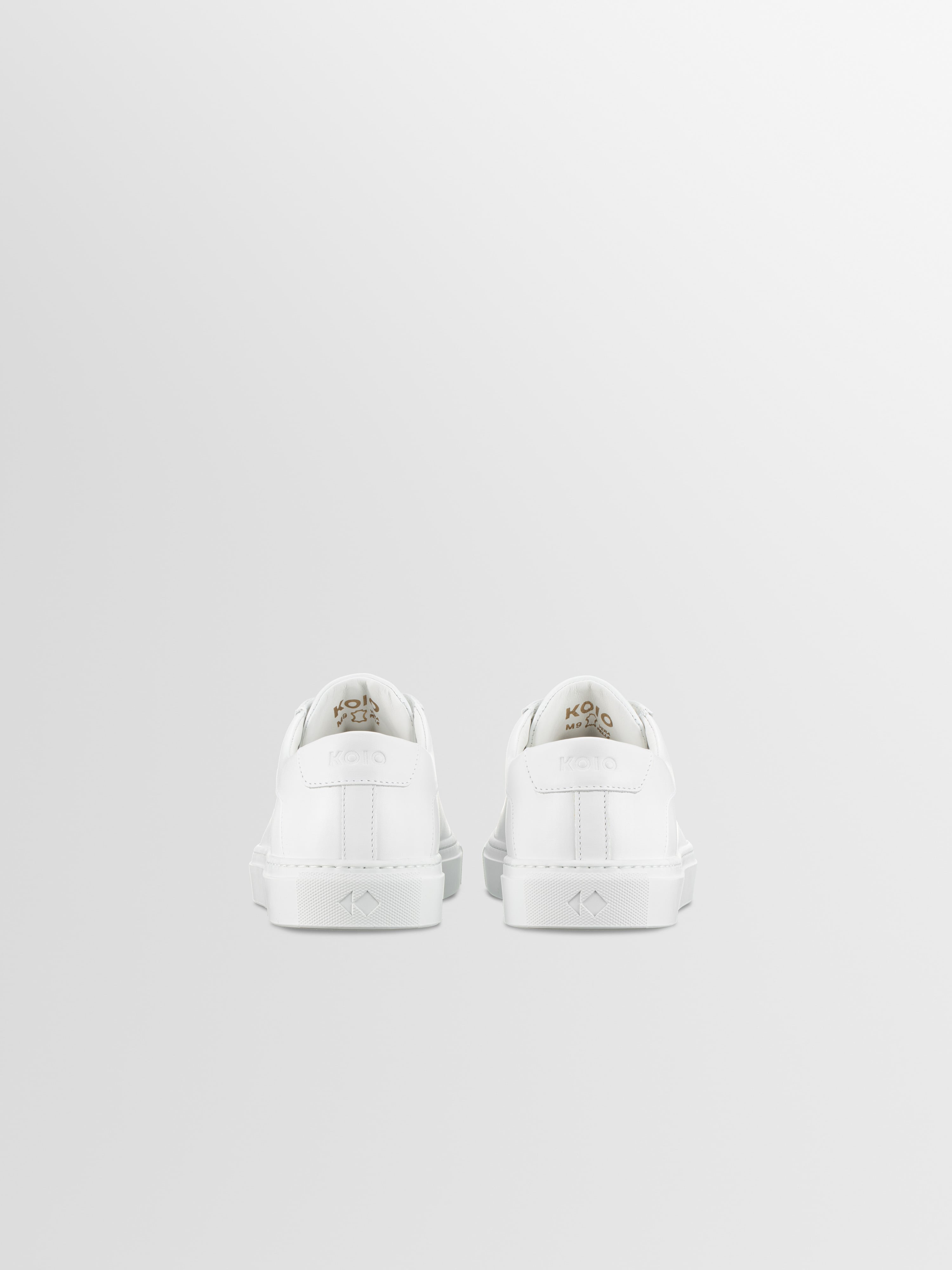 Capri Leather Sneaker in Triple White Wide Fit